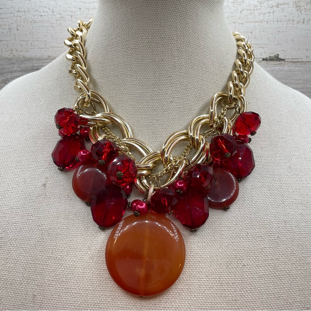 Unsigned Gold Tone Faceted Red Acrylic Bead Agate Stone Statement Necklace
